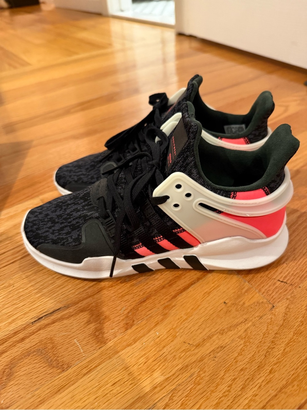 adidas Sneakers